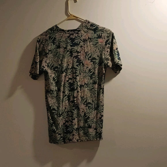 Mens Small(USA) Free Planet V-Neck - Picture 4 of 4
